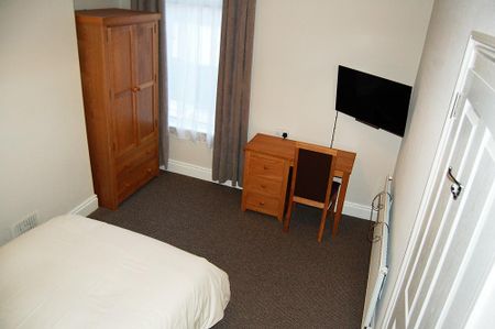 4 bedroom terraced house to rent - Photo 4