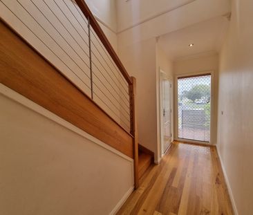 Modern & Spacious Townhouse - Photo 5