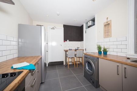 1 bedroom in a house share to rent - Photo 5