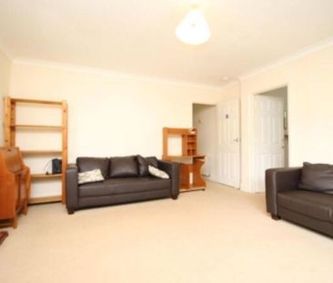 6 bedroom Detached house to rent - Photo 1