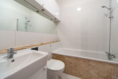 Room in a Shared House, Tooting High Street, SW17 - Photo 4