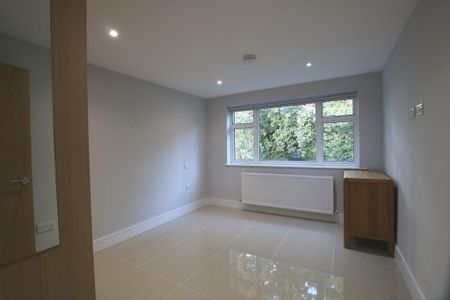 3 bedroom flat to rent - Photo 3