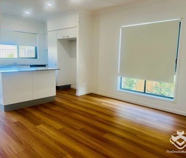 New Modern Townhouse with Ducted Air Con - Photo 4