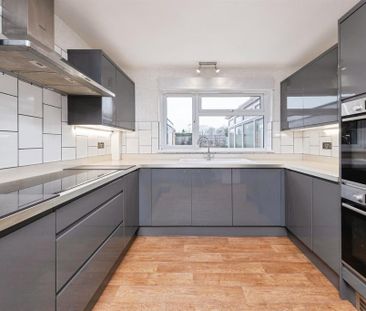 4 bedroom detached house to rent - Photo 6