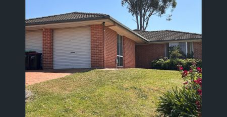 FRESHLY PAINTED & MOVE IN READY - Photo 3