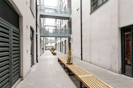 Three bedroom penthouse with private outside space. - Photo 2