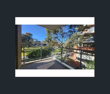 Modern 3 Bedroom Apartment - Photo 4