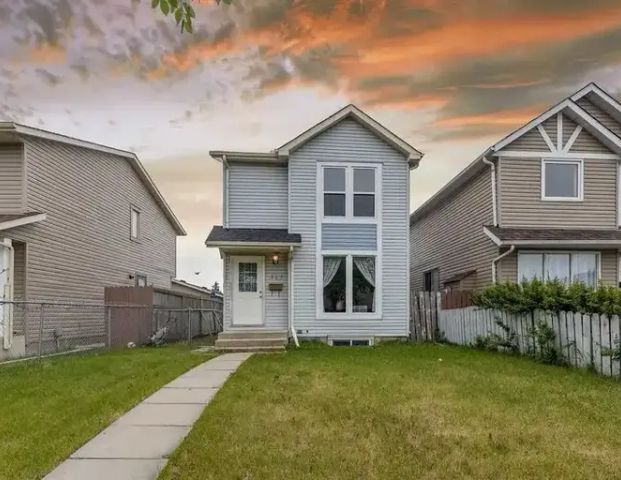 3 Bedroom 1.5 Washroom House for rent | 347 Falshire Drive Northeast, Calgary - Photo 1