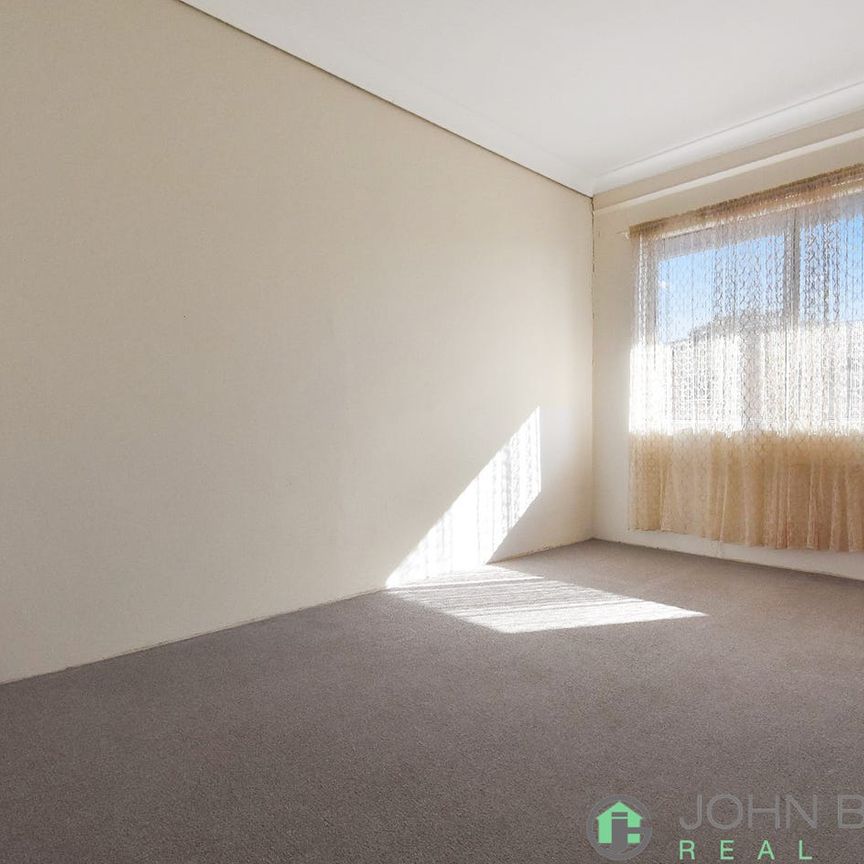 LOCATION, LOCATION! - Photo 1