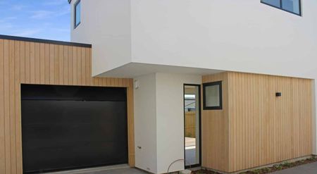 Near New Two Bedroom Townhouse With Single Garage - Photo 5