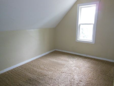 1345 ATHOL 3 BEDROOMS OPEN CONCEPT - Photo 4