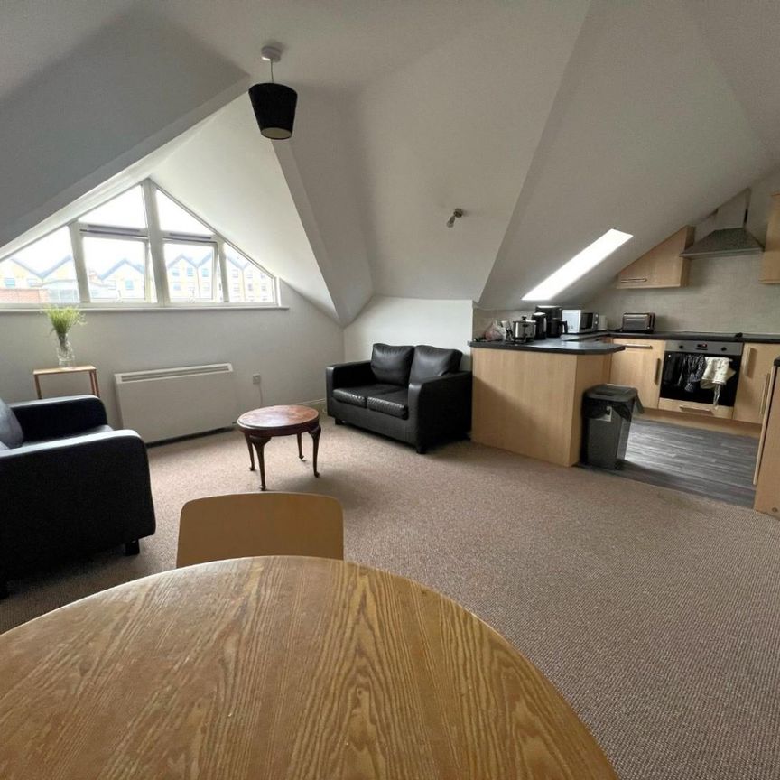 2 bedroom Flat To Let - Photo 1
