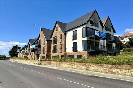 A contemporary apartment with premium specifications situated in Hythe. - Photo 3