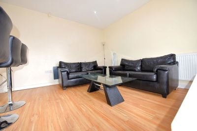 3 bedroom House in Thornville Avenue, Leeds - Photo 2
