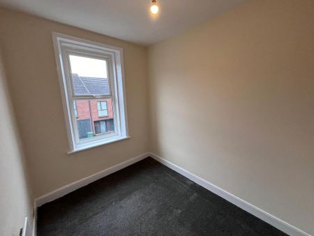 3 bedroom flat to rent - Photo 3