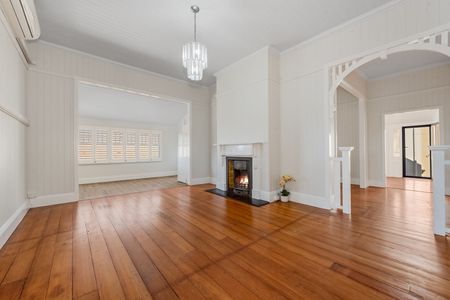 YOUR WHITE PICKET FENCE, DUAL LIVING DREAM! - Photo 3