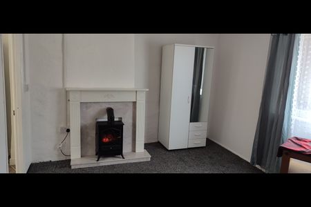 1 Bed Flat, Lowtown Pudsey, LS28 - Photo 2