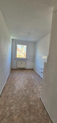 2-Raum-Wohnung DG rechts zur Selbstrenovierung - Karl-Marx-Str. 19, Klettwitz - Photo 4