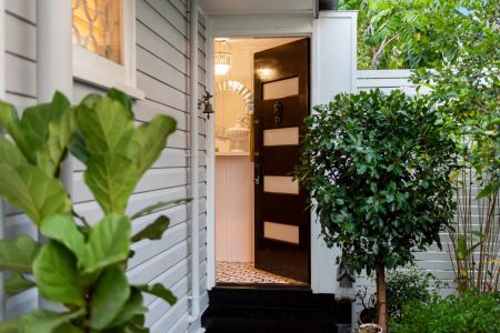 Private, Renovated Retreat in Prestigious Camp Hill Location - Photo 5