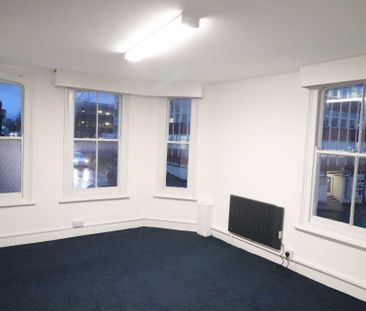 Amersham Hill, High Wycombe - Photo 2