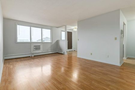 2 Bedroom - Photo 2