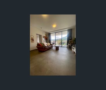 Convenient and Stylish 2 Bedroom Unit - Photo 2