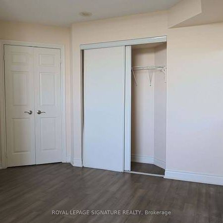 Yonge And Sheppard Spacious 2Bdrm Prime Location Walk In Closet - Photo 4