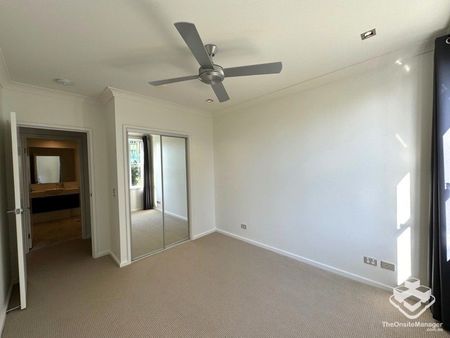 Stunning 3 Bedroom Apartment in the Heart of Emerald Lakes - Photo 2