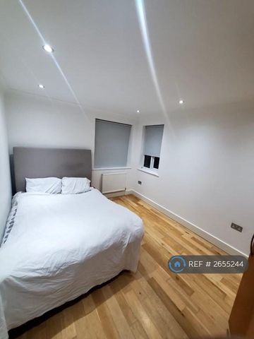 1 bedroom in a flat share to rent - Photo 4