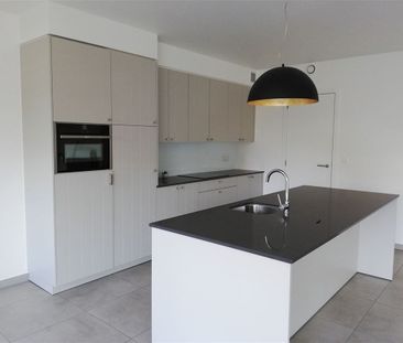 Gelijkvloers app. met 2 slpk., terras en garage, rustigere ligging - Photo 2