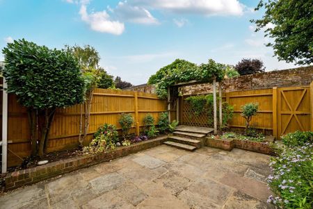 3 bedroom terraced house to rent - Photo 2