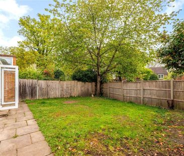 A detached family home situated in the heart of Sunningdale. - Photo 1