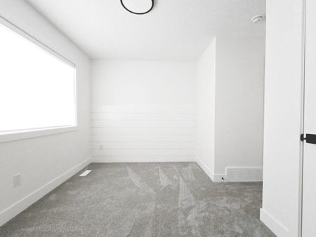 Edmonton Unfurnished duplex Rental in Alberta Avenue - Modern 2-Bed Main Floor Suite – Central Location & Pet Friendly - Photo 3