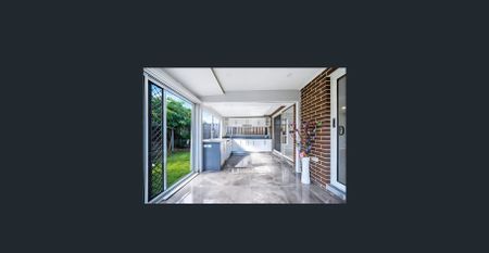 Luxury 5-bedroom, 3-bathroom family home with 6.6kW solar - Photo 5