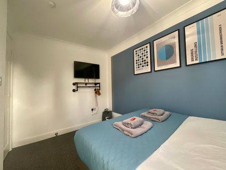 3 bedroom Semi-Detached House to let - Photo 4