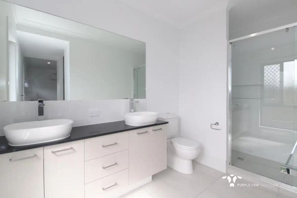 “Two living, Butlers pantry, Aircon and Large Living areas.” - Photo 1