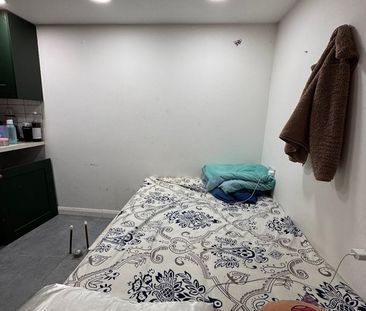 Room in a Shared House, Denbigh Road, E6 - Photo 6