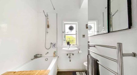 Sunny home in Berhampore - Photo 5