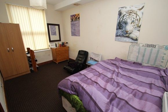 3 Bed - Elizabeth Street, Hyde Park, Leeds - Photo 1