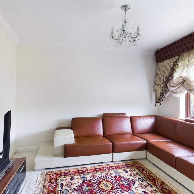 4 bedroom detached house to rent - Photo 1