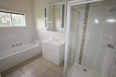 Country Living - 10 mins to town. - Photo 4