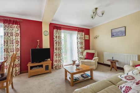 3 bedroom detached bungalow to rent - Photo 2