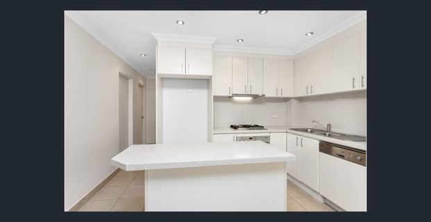 Seabreeze Apartment: Tranquil Coastal Living at Its Finest - Photo 1