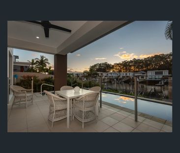 5-BEDROOM HOME WITH PRIVATE PONTOON & POOL!!! - Photo 5