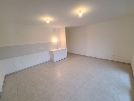 Location Appartement 3 pièces 67m² MARSEILLE 9ème - Photo 5