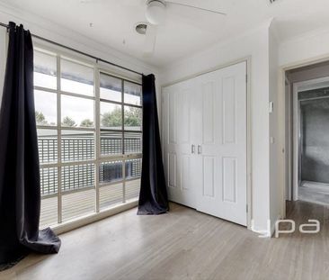 PRIME LOCATION! - Photo 2