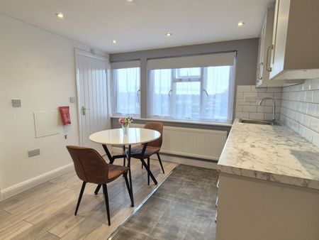 Studio Flat, Weston Drive, HA7 - Photo 4