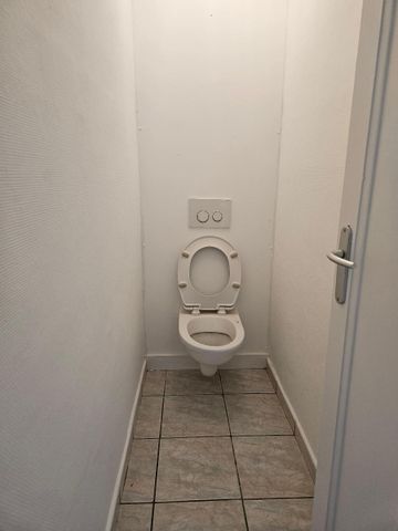 Location Appartement 4 pièces 103m² ST CHAMOND 42400 - Photo 5