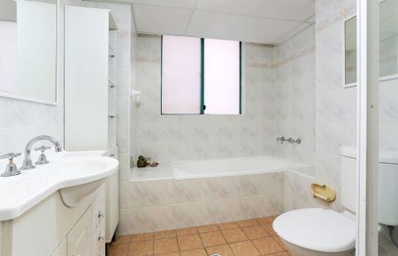 Your Coastal Retreat in the Heart of Brighton-Le-Sands - Photo 4