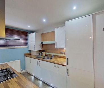 3 bedroom flat to rent - Photo 1